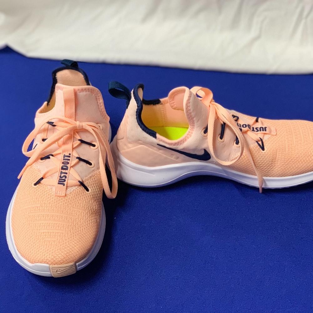 Nike Free TR 8 Crimson Tint Navy White